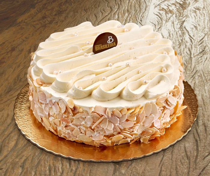 Bolo de Mousse Brûlée e Morango